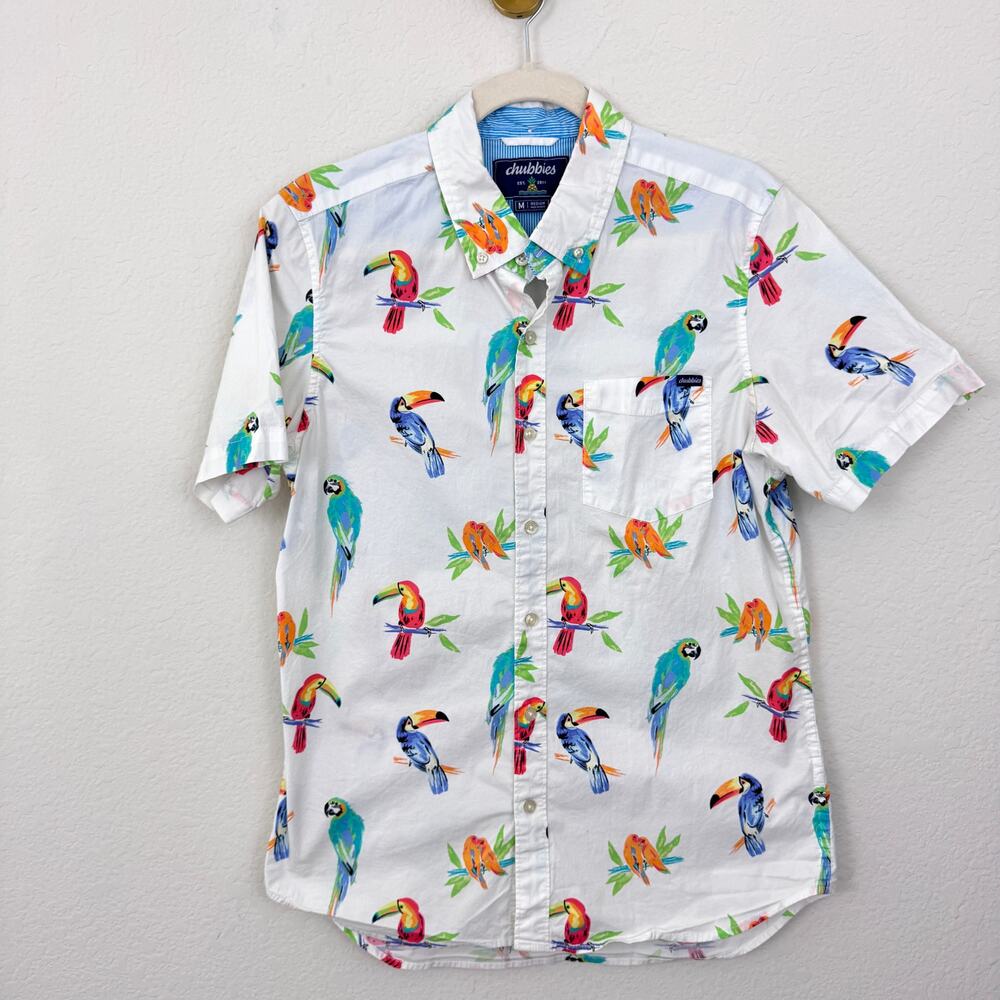 Chubbies Men Dude Where's Macaw Button Shirt Sz M Cotton Stretch Summer Vacation